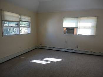 2nd image of 100 Coles Ct