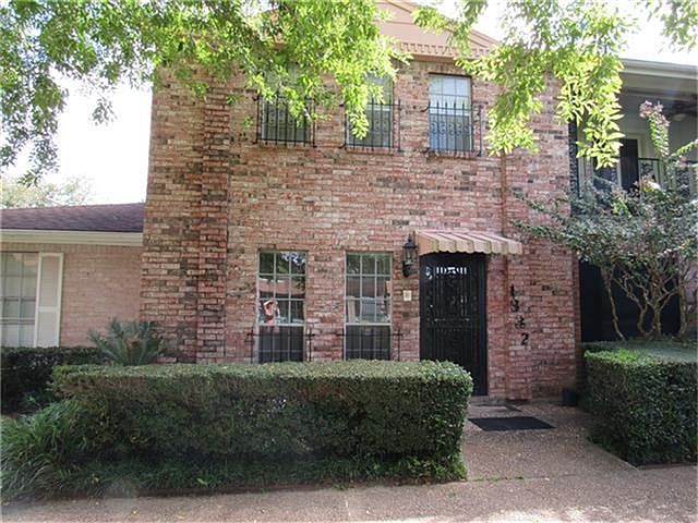 1st image of 1332 Town Cir #2