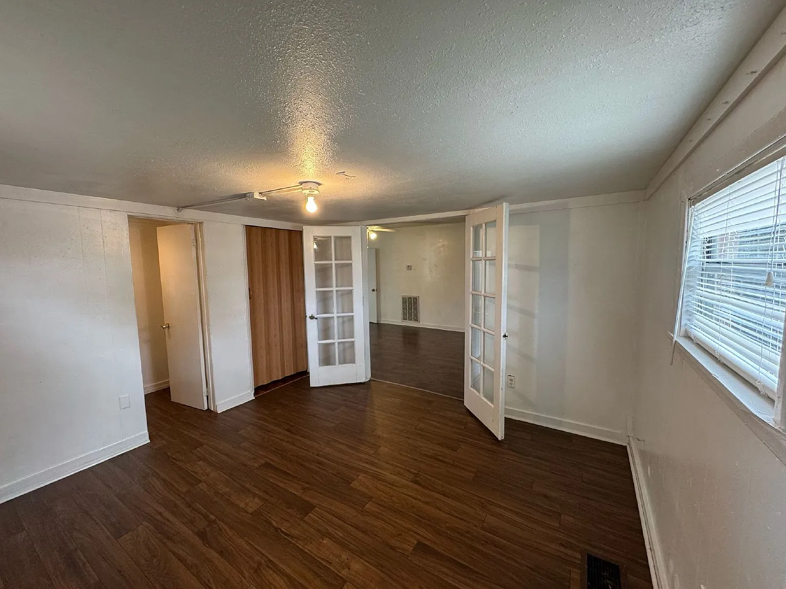 3 bed, 1.5 bath, 1064 sqft, $1,495 — Photo 2