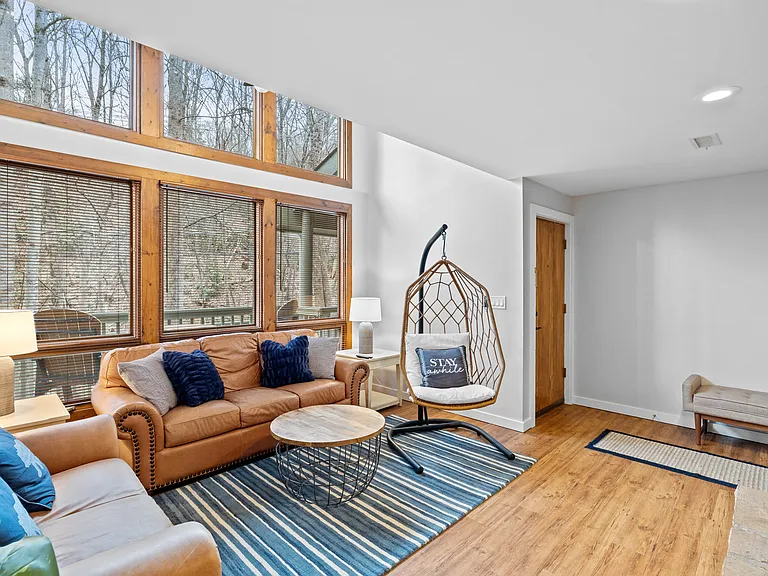 1228 Ski Mountain Rd #4 — Photo 2