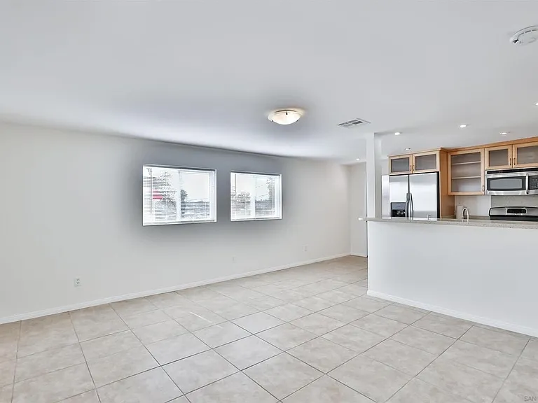 1628 Helix St — Photo 10