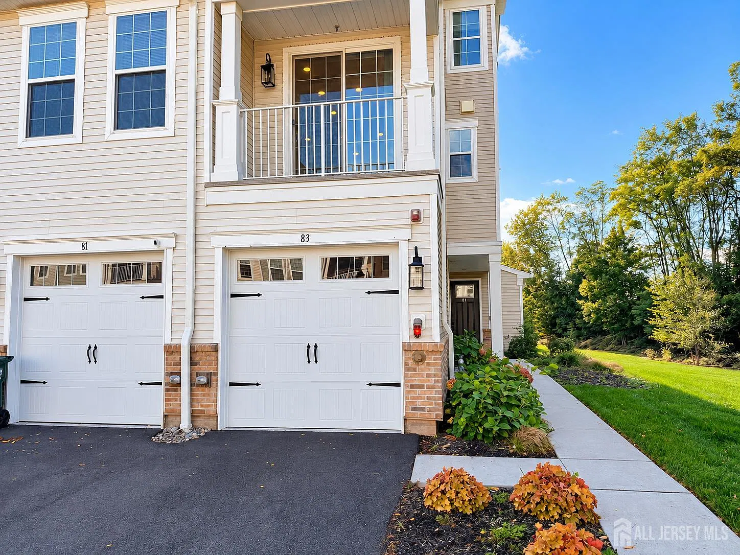 3 bed, 2.5 bath, 2100 sqft, $3,900 — Photo 3