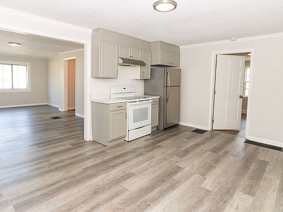 4th image of 902 W 38th St