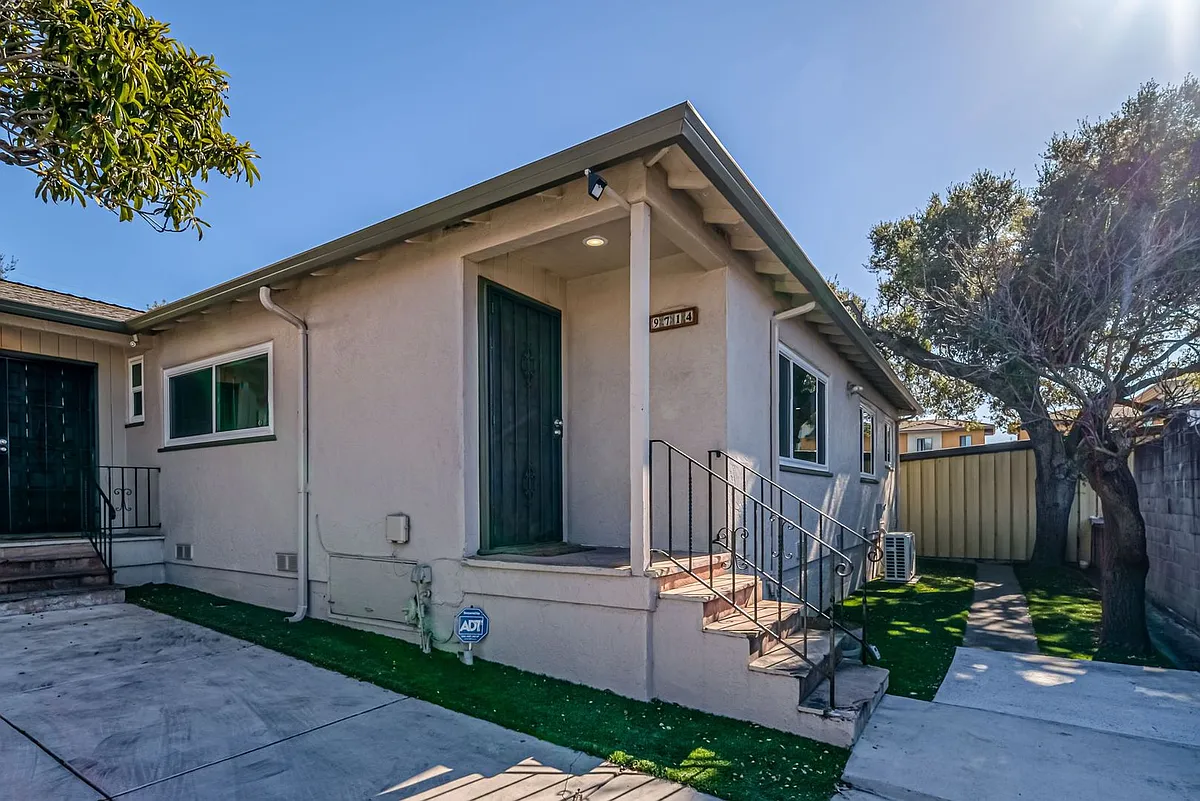 Building Photo - 9714 Macarthur Blvd
