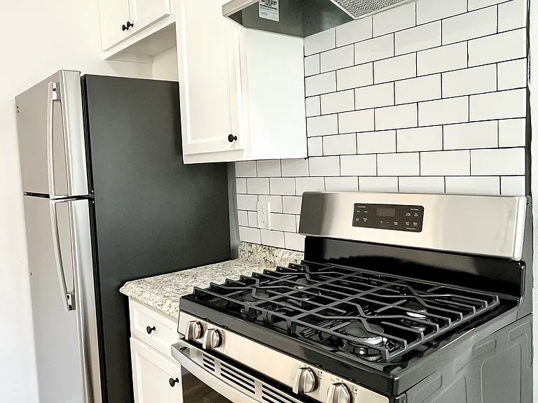 1129 N Madison Ave — Photo 9