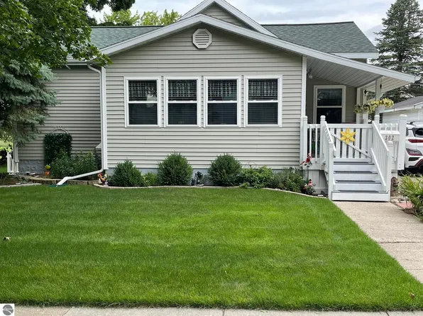 302 Elwell St, Alma, MI 48801