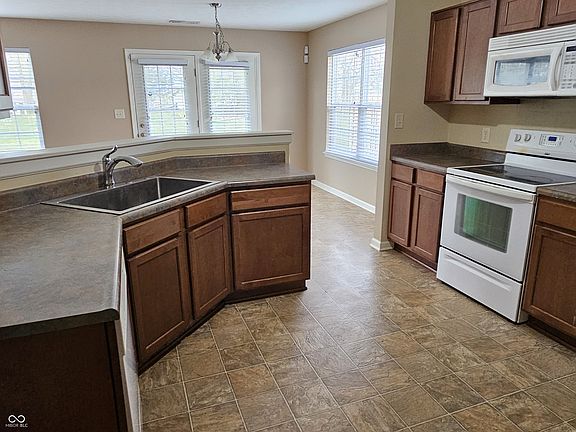 4th image of 278 Heartwood Hl