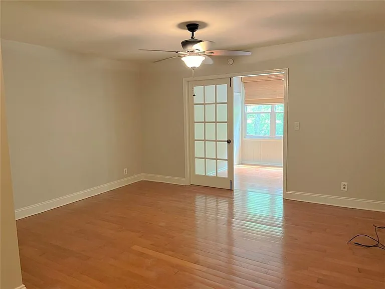 82 Montre Sq NW — Photo 9