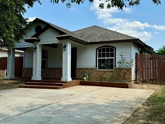 3rd image of 2215 Los Olivos Ln