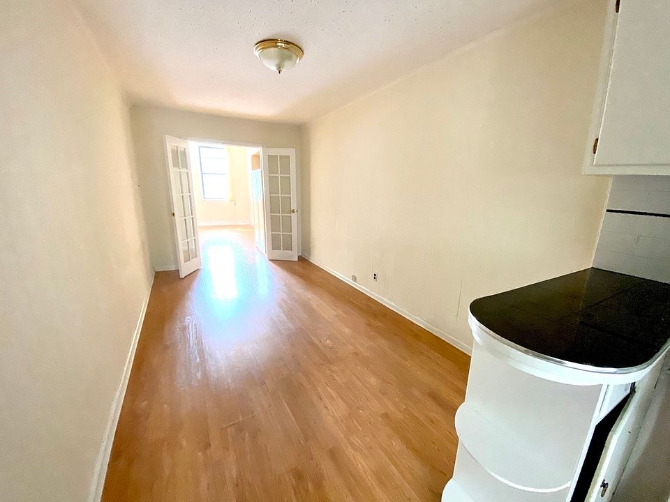 2nd image of 303 E 10th St APT 3