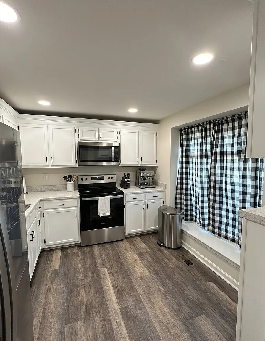 3 bed, 1102 sqft, $3,700 — Photo 4