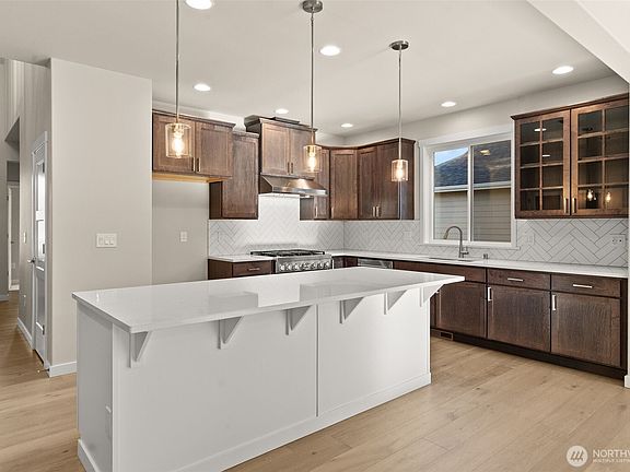 5th image of 5216 Klahanie Drive NW