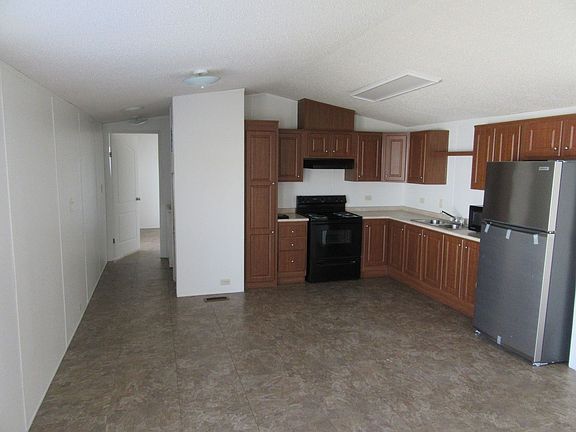 5th image of 102 Sims Ave #4