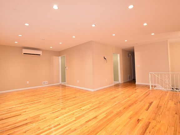 5th image of 275 Martin Ave