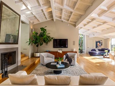 7039 Senalda Rd, Los Angeles, CA, 90068