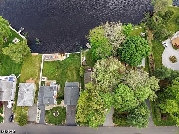 3rd image of 32 W Lakeview Trl