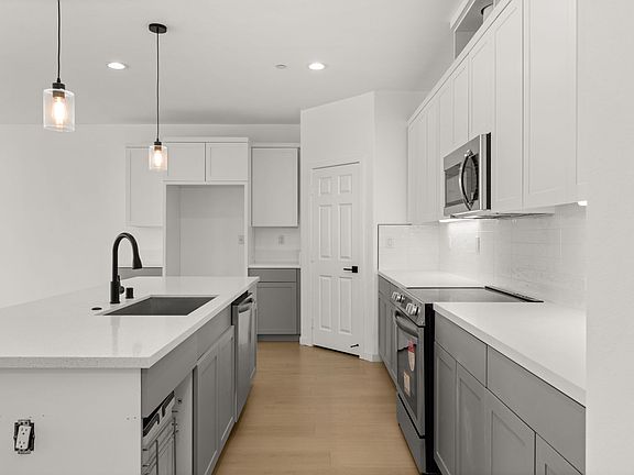 4th image of 13531 Darwin Dr