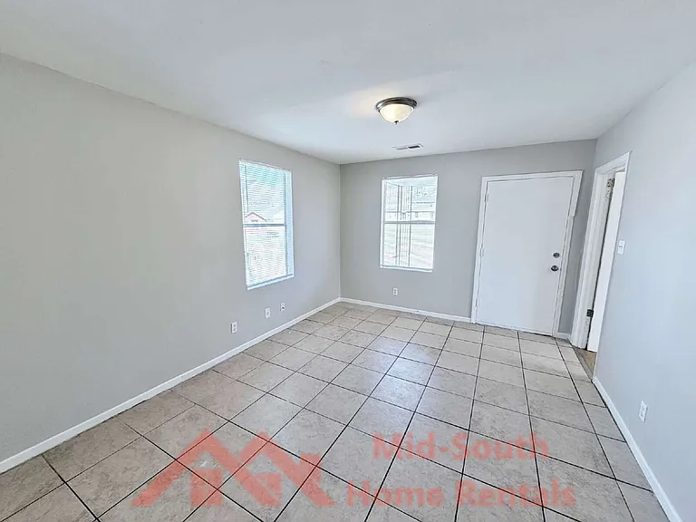 1549 Patton St — Photo 4
