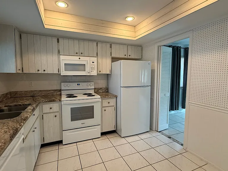 5451 Riverbluff Cir #V-69 — Photo 4