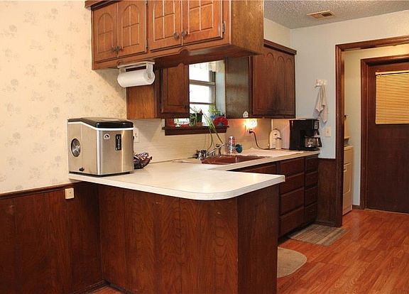 5th image of 4520 SE 37th St