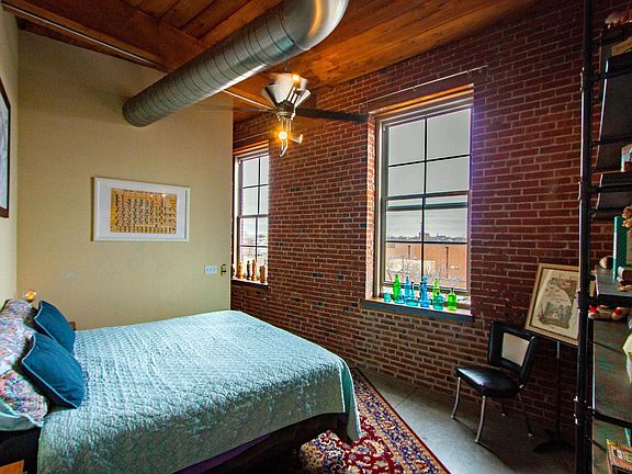 Spacious bedroom that fits king sized bed