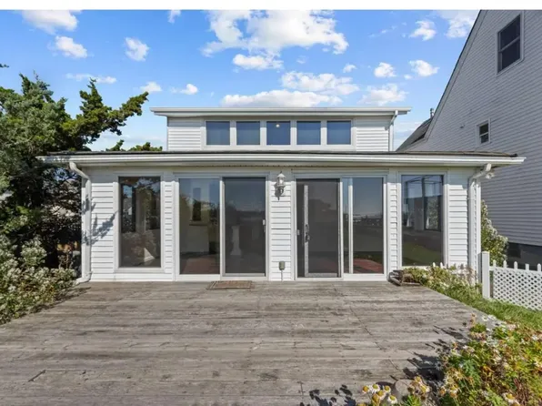 18 Pirates Cv, Massapequa, NY 11758