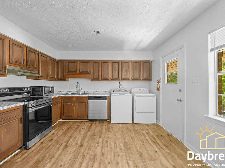 10913 Queen Ann Ct — Photo 18