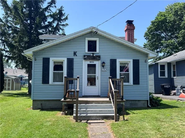 12751 Beach Ave, Silver Creek, NY 14136