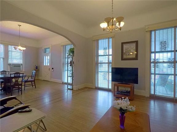 5th image of 225 Newton St