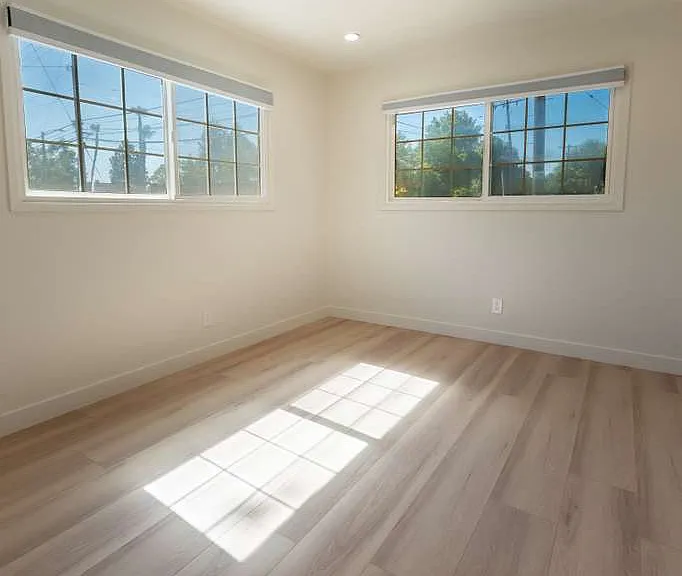 23001 Vanowen St — Photo 10
