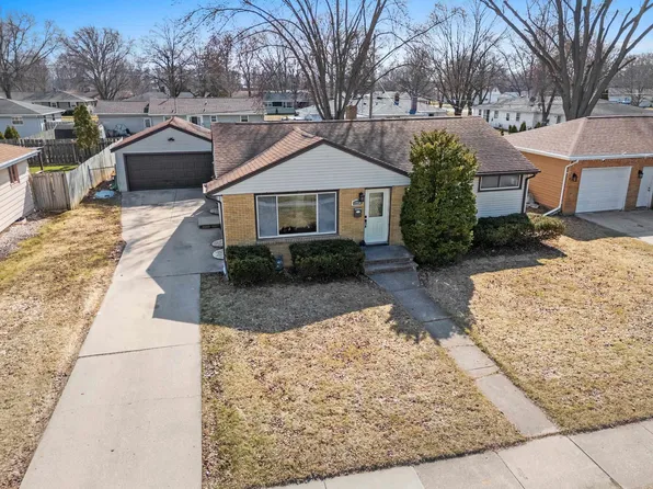 1714 Lilac Ln, Green Bay, WI 54302