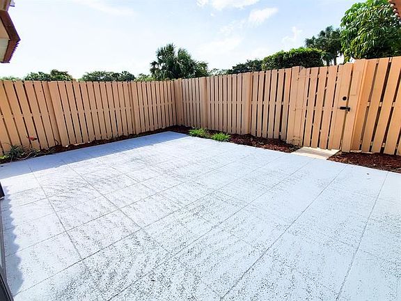 3rd image of 718 Mill Valley Pl