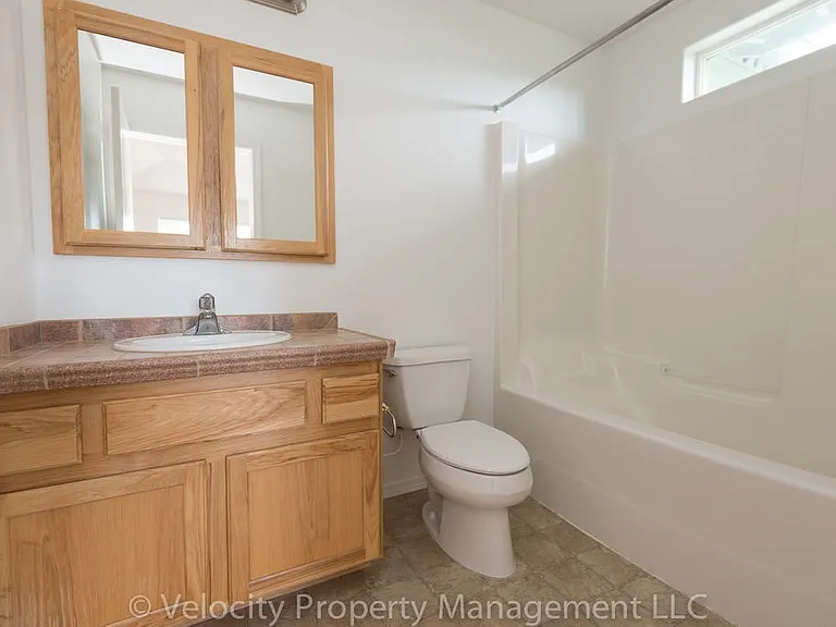2505 NE 7th Ln — Photo 7