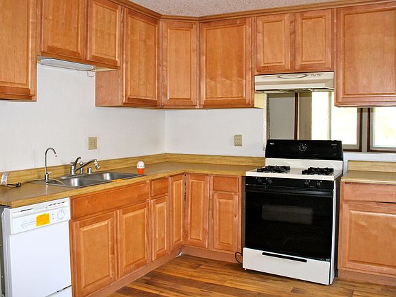 3rd image of 805 E Angeles Blvd