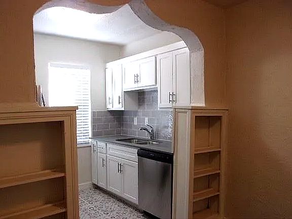 4th image of 1718 N Indiana Ave #1