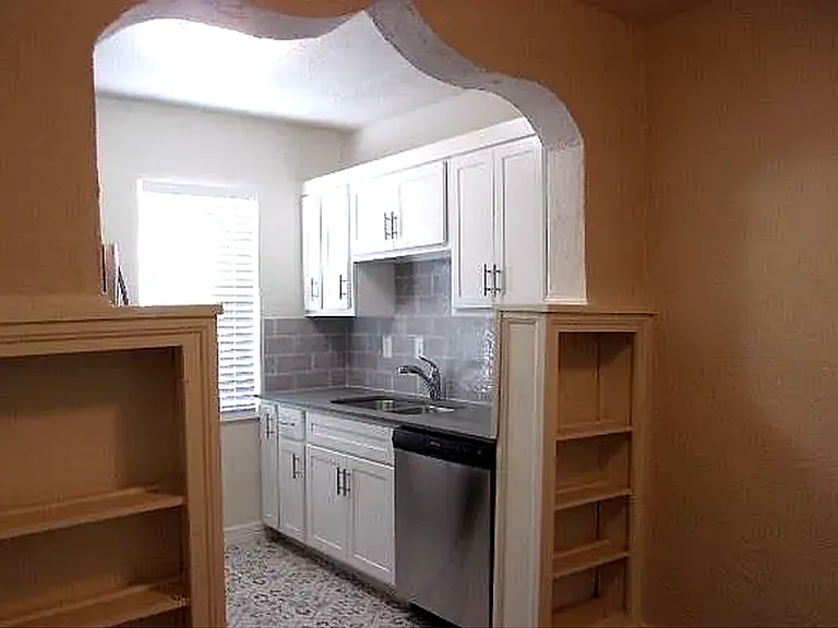 1718 N Indiana Ave #1 — Photo 4