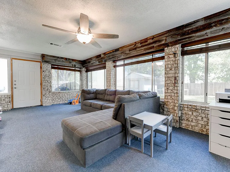 303 Manning Dr — Photo 34