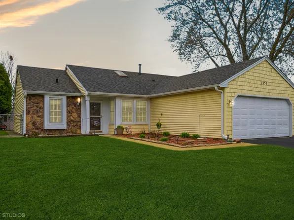 1351 Windsor Ct, Elgin, IL 60120