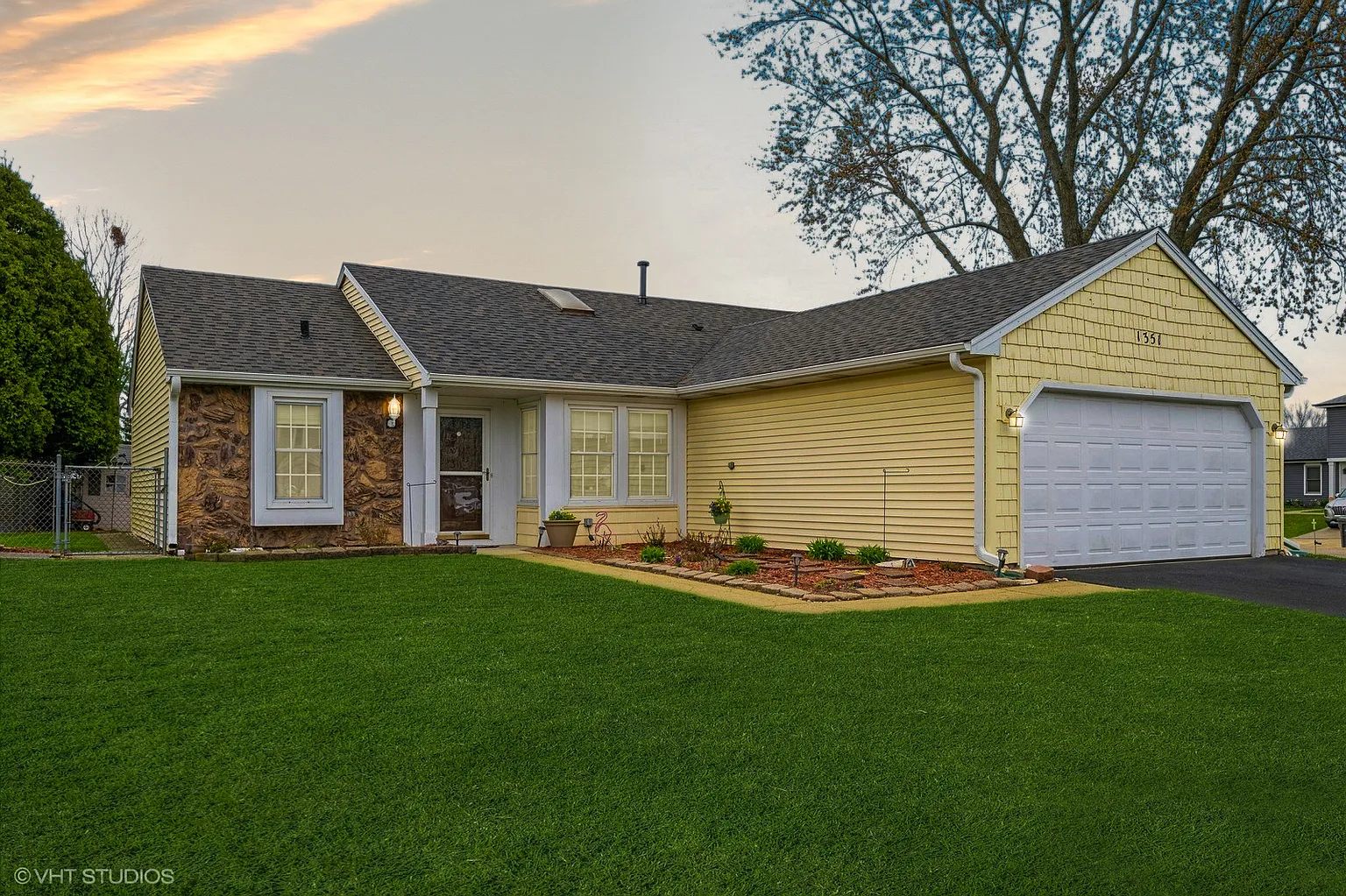 1351 Windsor Ct photo 1