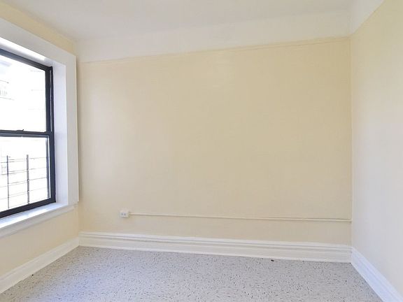 5th image of 409 E 204th St #10