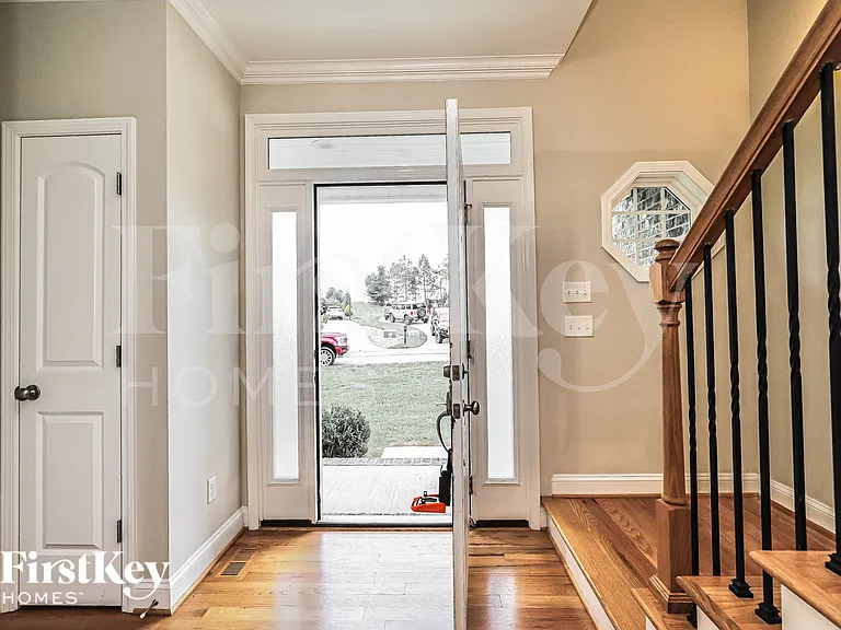 350 Prescott Dr — Photo 3