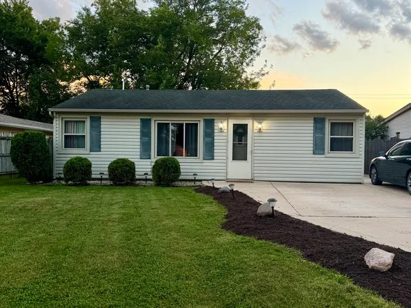 2353 Greengold St, Crest Hill, IL 60403