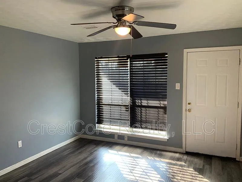 2 bed, 702 sqft, $795 — Photo 2