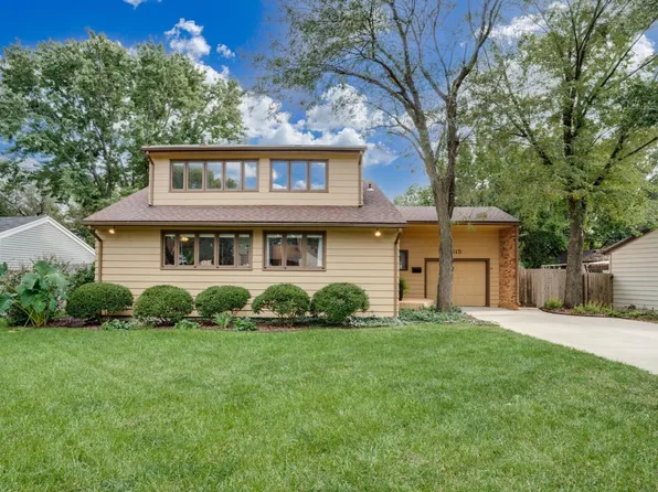 515 N Oakwood Dr, Wichita, KS 67208