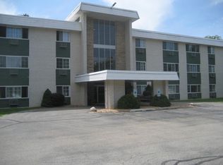 375 W Winchester Rd APT 205, Libertyville, IL 60048