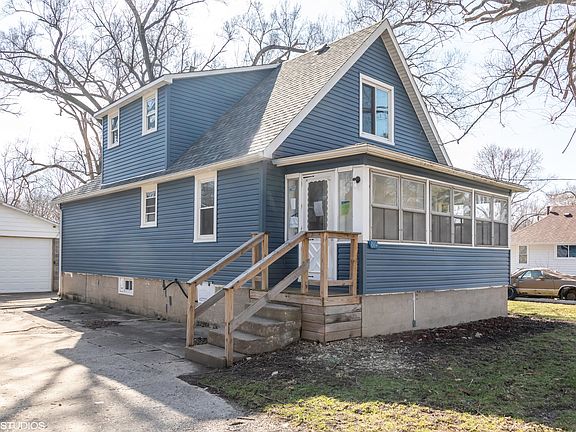 2nd image of 1004 Catalpa St