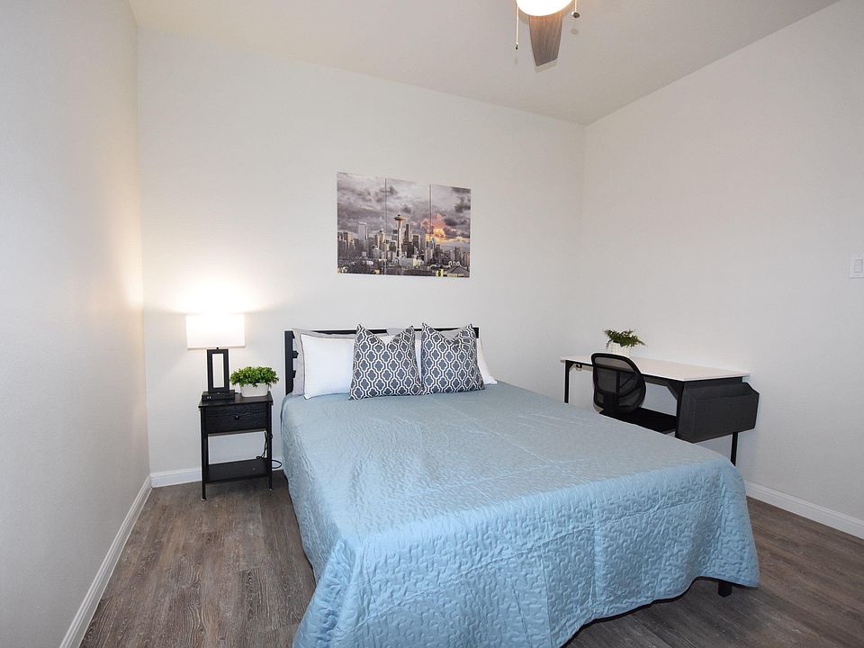 Bedroom with ensuite