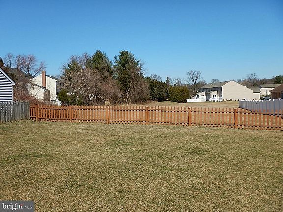 2nd image of 815 Brentwood Park Dr