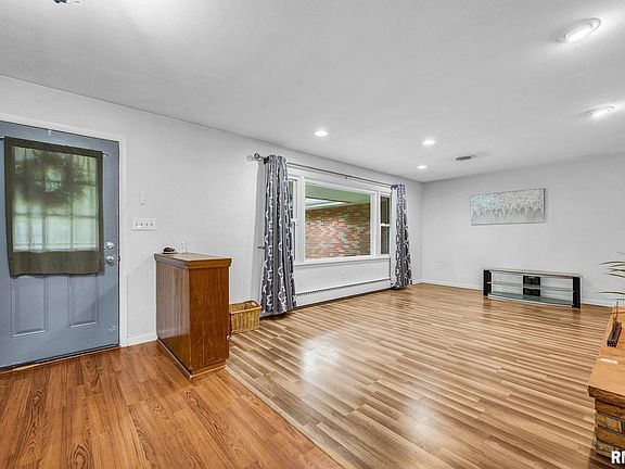 5th image of 2304 N Lehman Rd