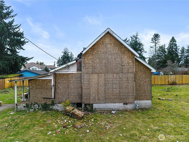 3rd image of 11205 12th Avenue SW